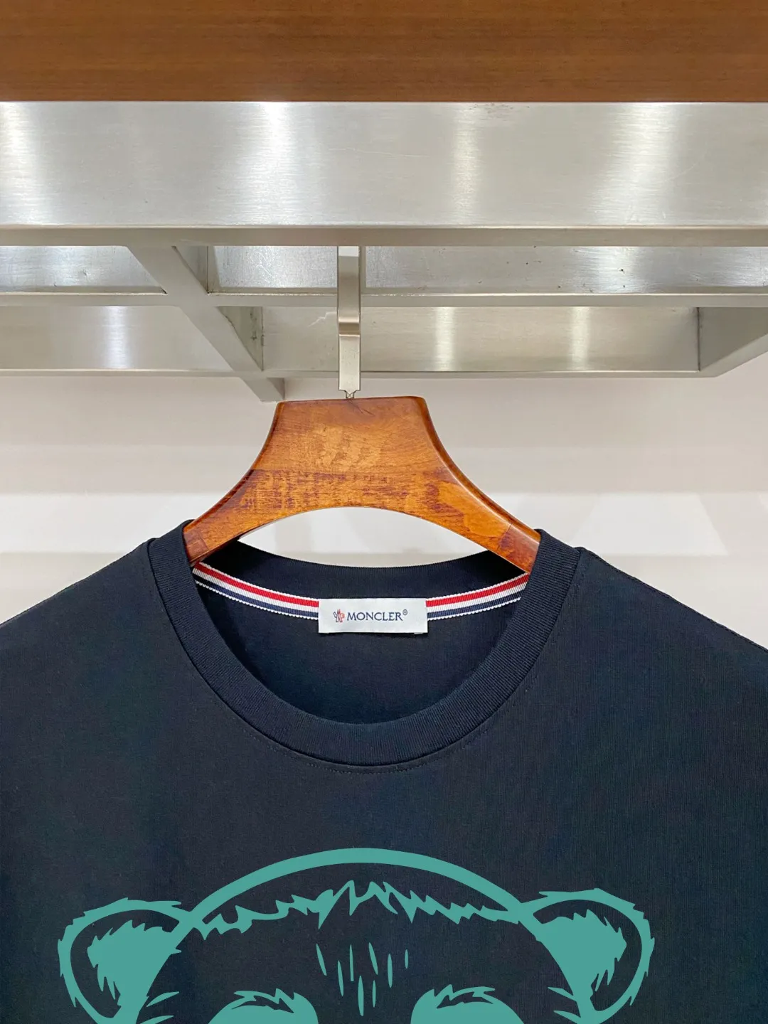 Moncler T 26s New Arrival Supima 210 ， ， + ， ， ， ， ， Breathable， ！ ， ， ，Series ， 5 ， ， 100 ， 1% . Versatile， 。 Breathable， ：White// /Light Green /Khaki / /Black Sizes：M-3XL Size ：178-130 L